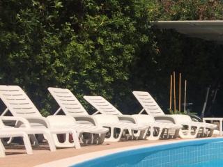 La piscine: soleil, amusement et relax